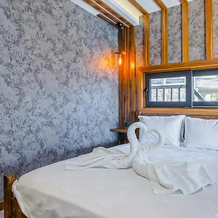 Lamazi Tiny House *